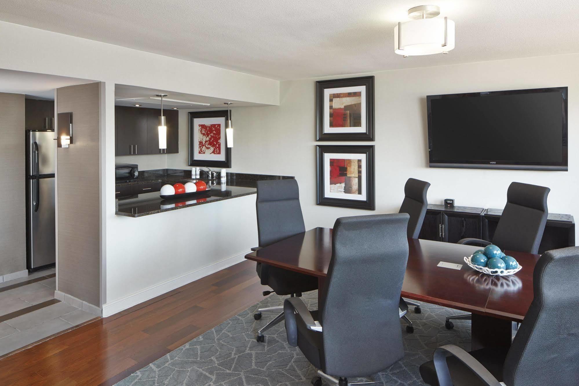 Doubletree By Hilton Atlanta Perimeter Dunwoody Exterior foto